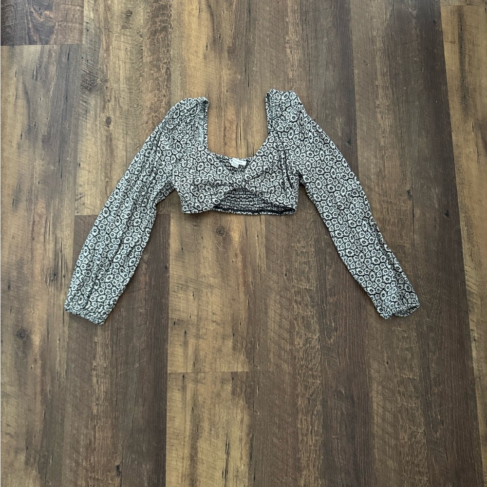 American Eagle Floral Long Sleeve Crop Top